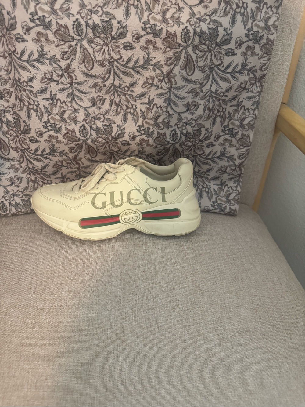 Gucci Kids Cream Leather Sneaker with Green and Red Stripe Accent